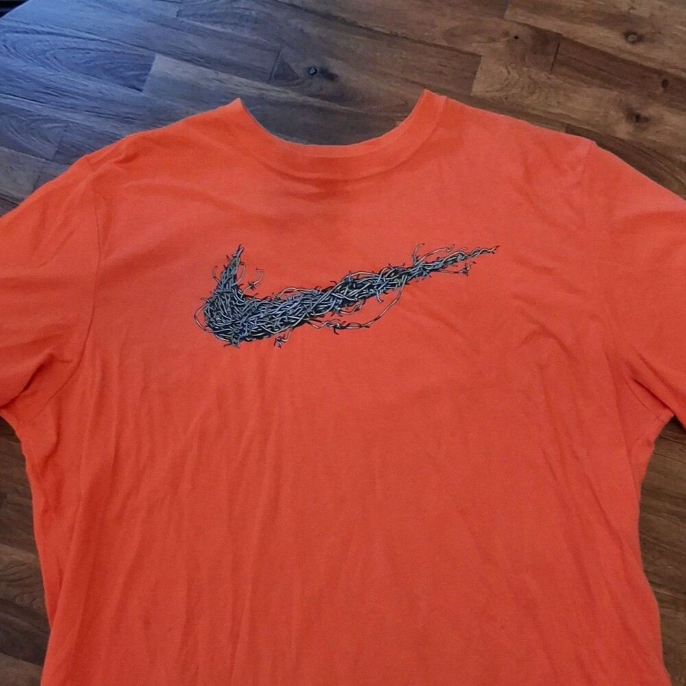 Nike Dri-FIT Barbed Wire Swoosh T Shirt Men XL Orange Graphic Streetwear Y2K